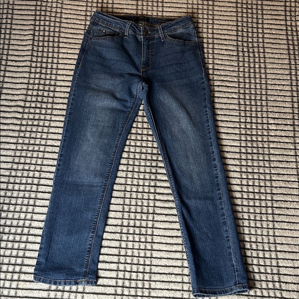 Women’s Straight Leg Jeans (6)